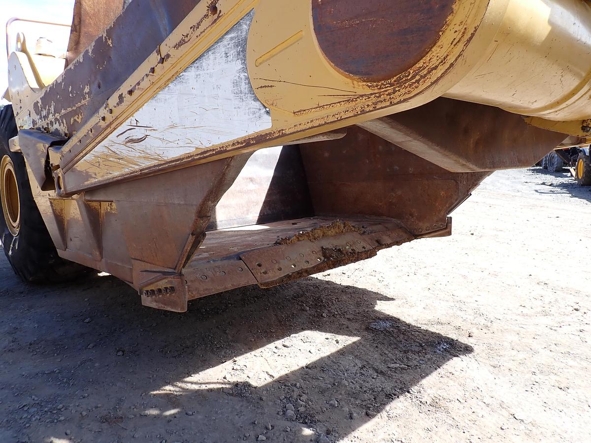 Used 2004 CAT 621G Motor Scraper