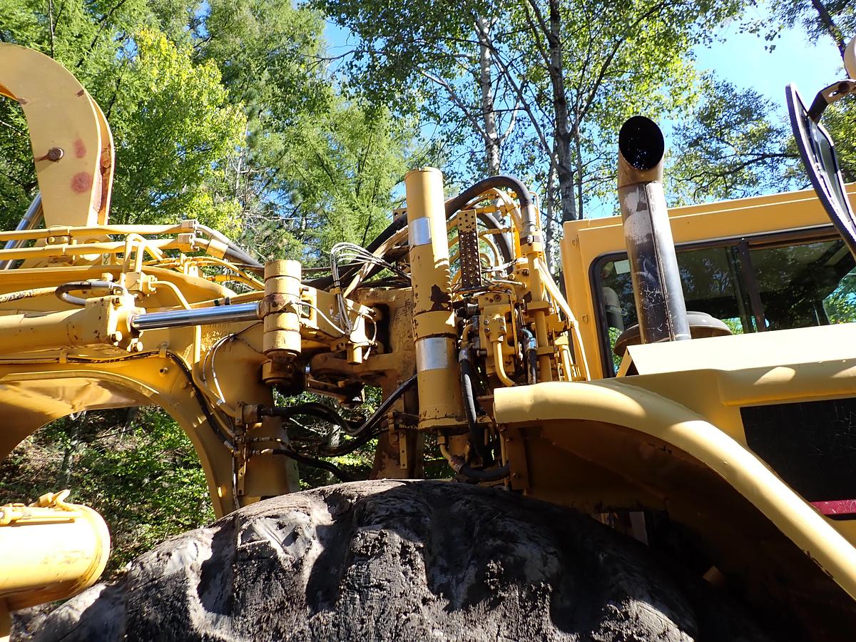 Used 2004 CAT 621G Motor Scraper