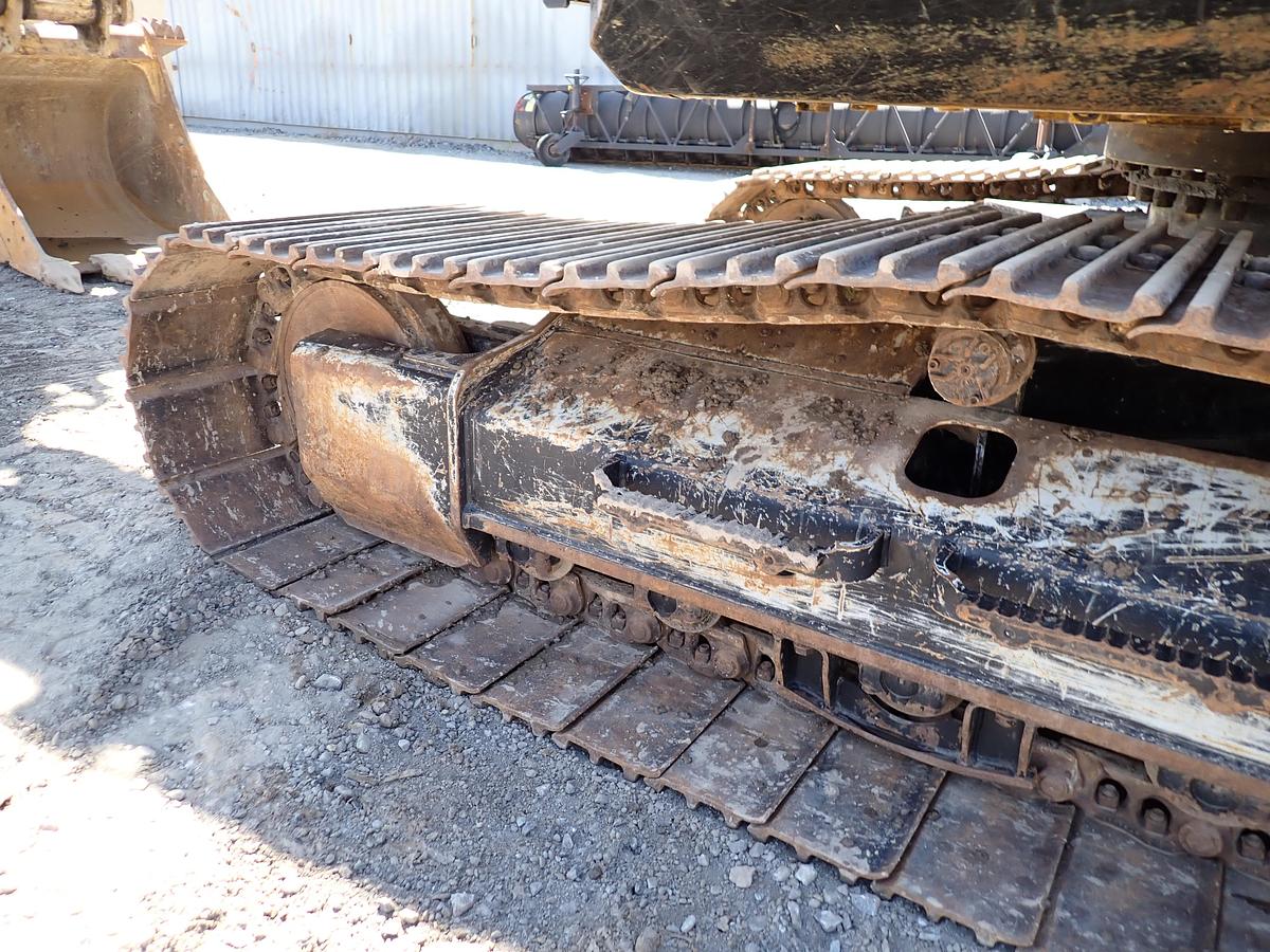 Used 2022 CAT 326