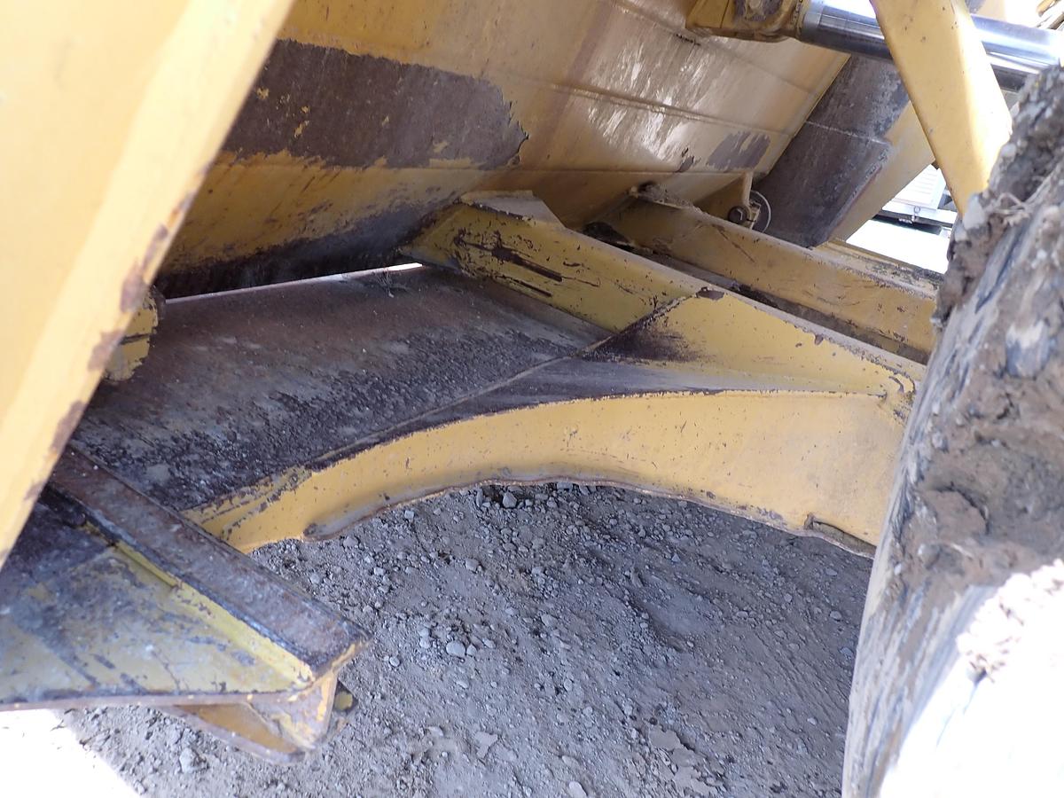 Used 2004 CAT 621G Motor Scraper
