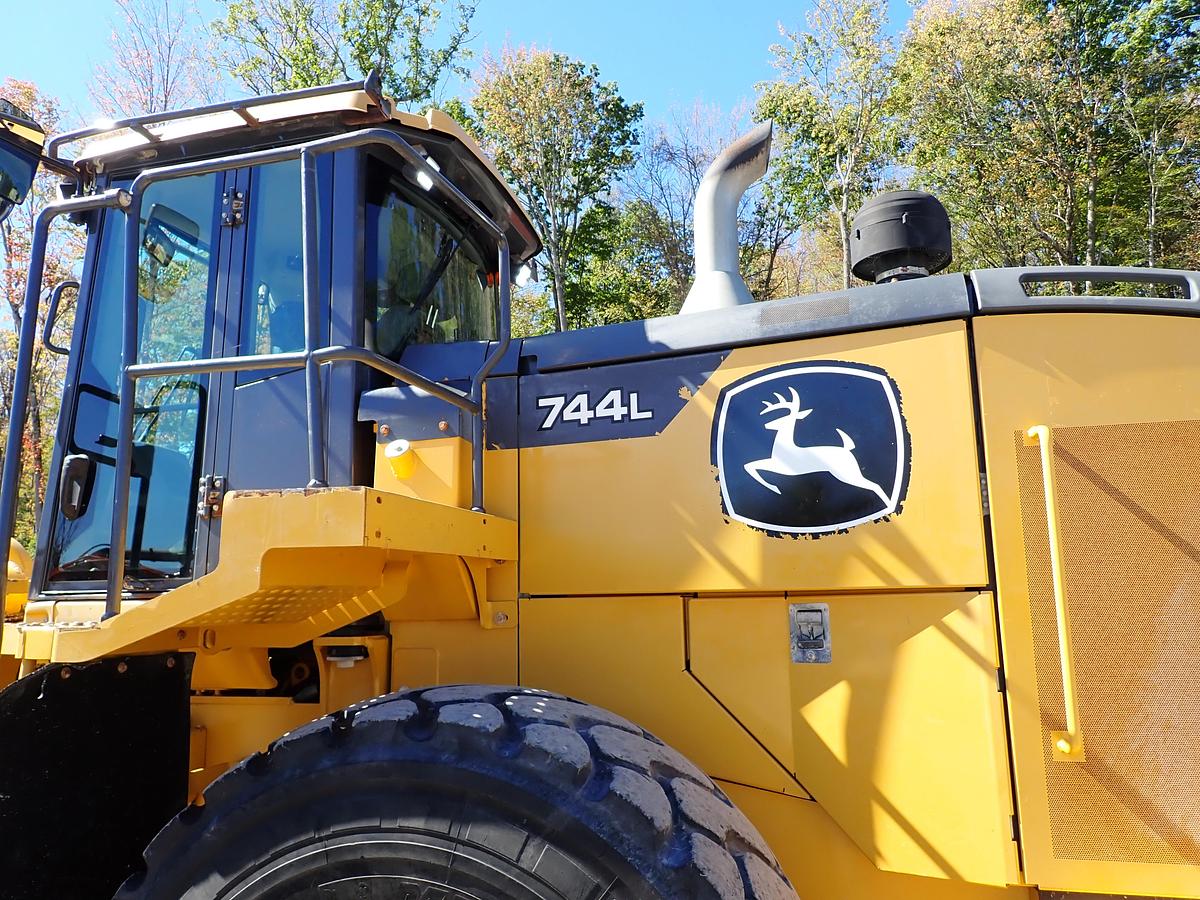 Used 2019 John Deere 744L Wheel Loader QUICK COUPLER!