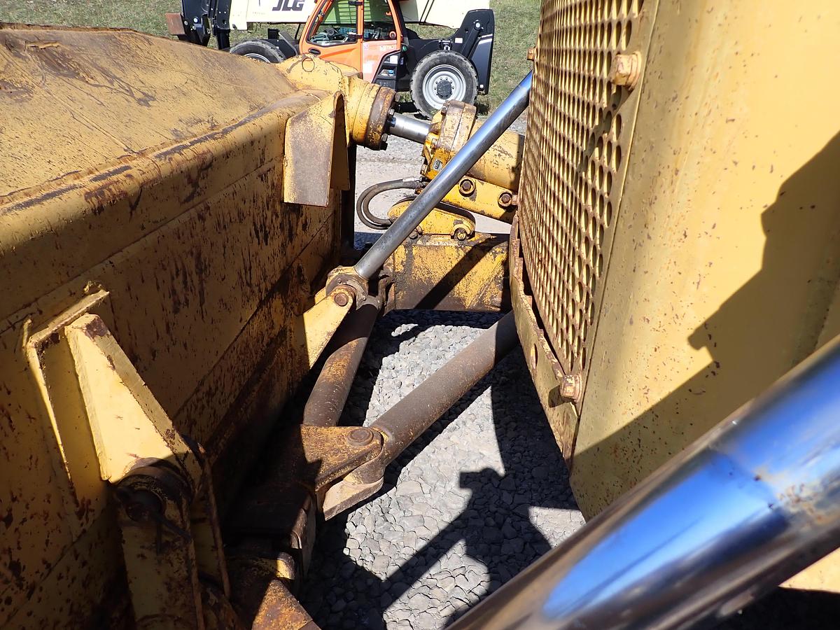 Used 1971 CAT D8H Crawler Dozer w/ RIPPER!