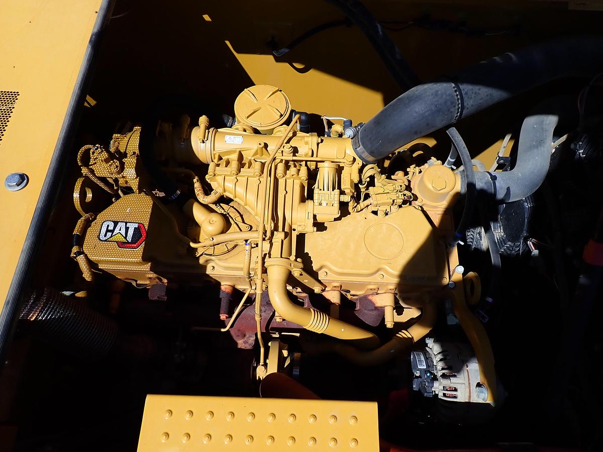 Used 2022 CAT 326