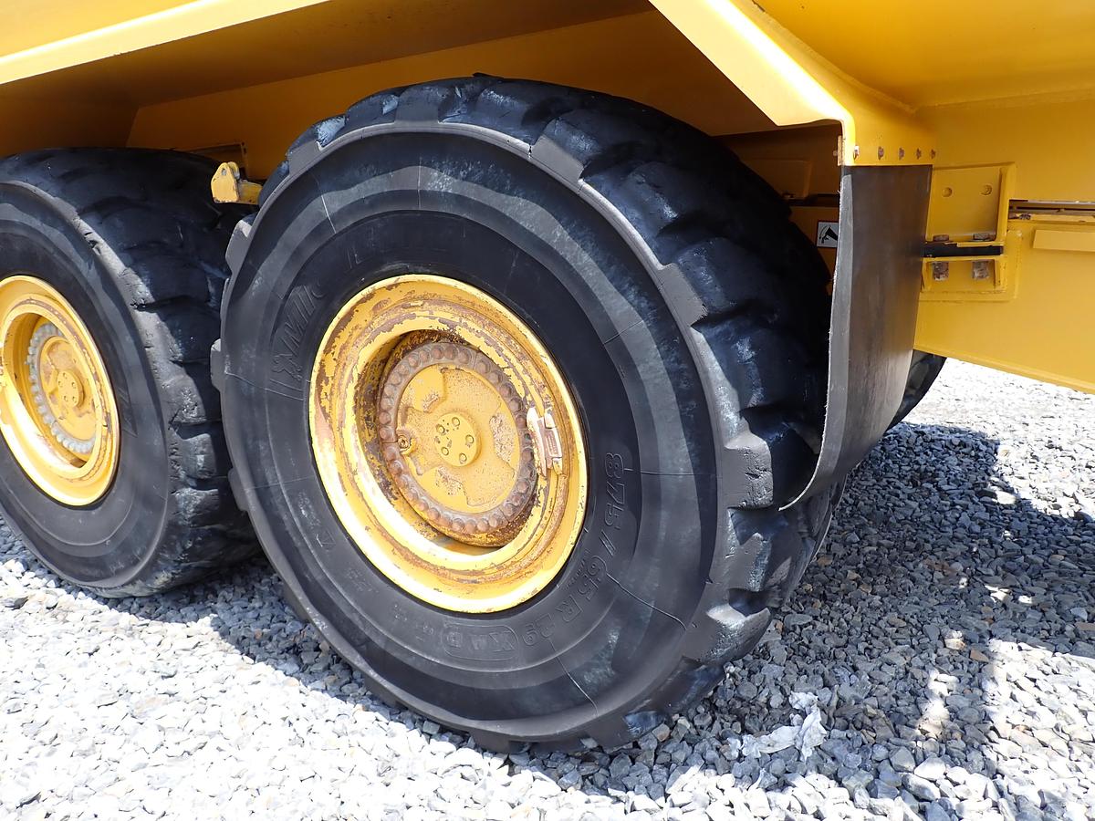 Used 2015 John Deere 460E Articulated Water Truck 9000 GALLON