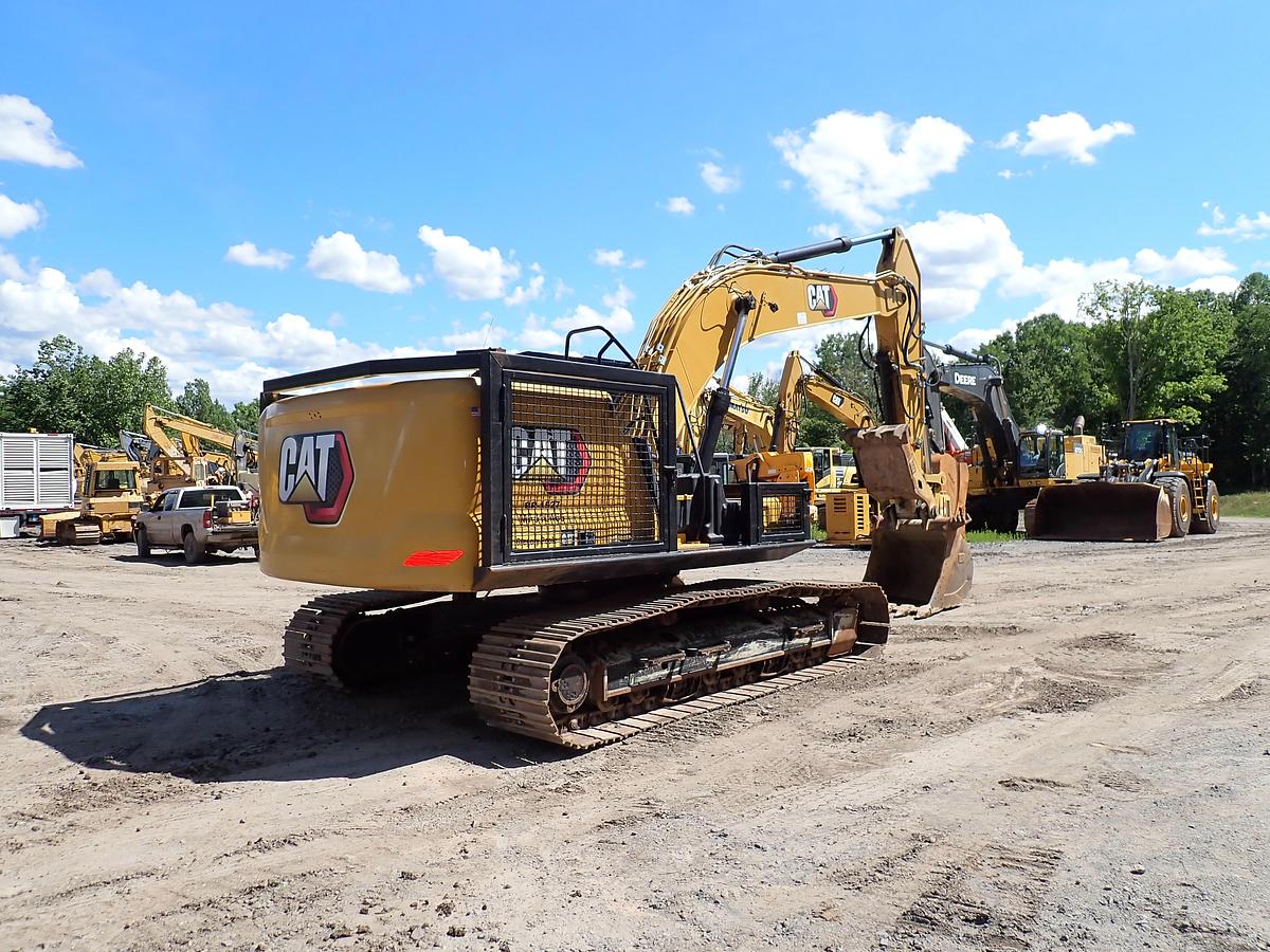 Used 2022 CAT 326