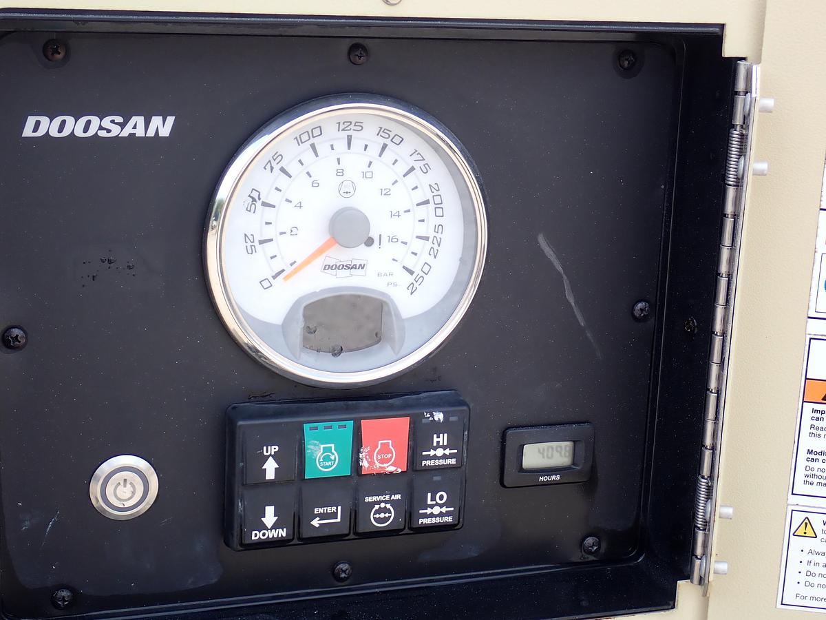 Used 2023 Doosan P425/HP375 Air Compressor 409 HOURS!