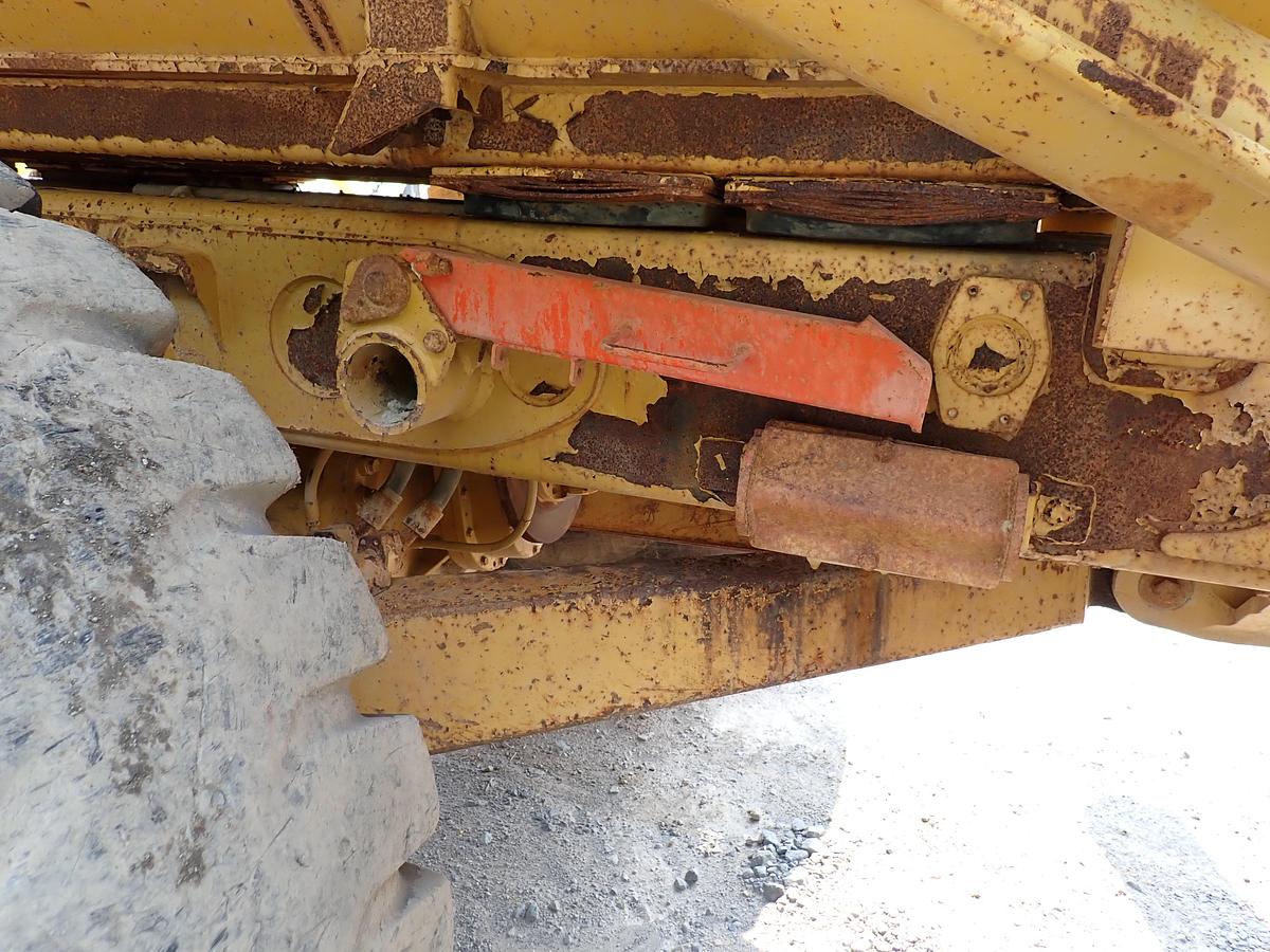 Used 2006 CAT 735