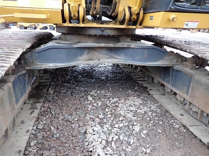 Used 2004 John Deere 600C LC Excavator