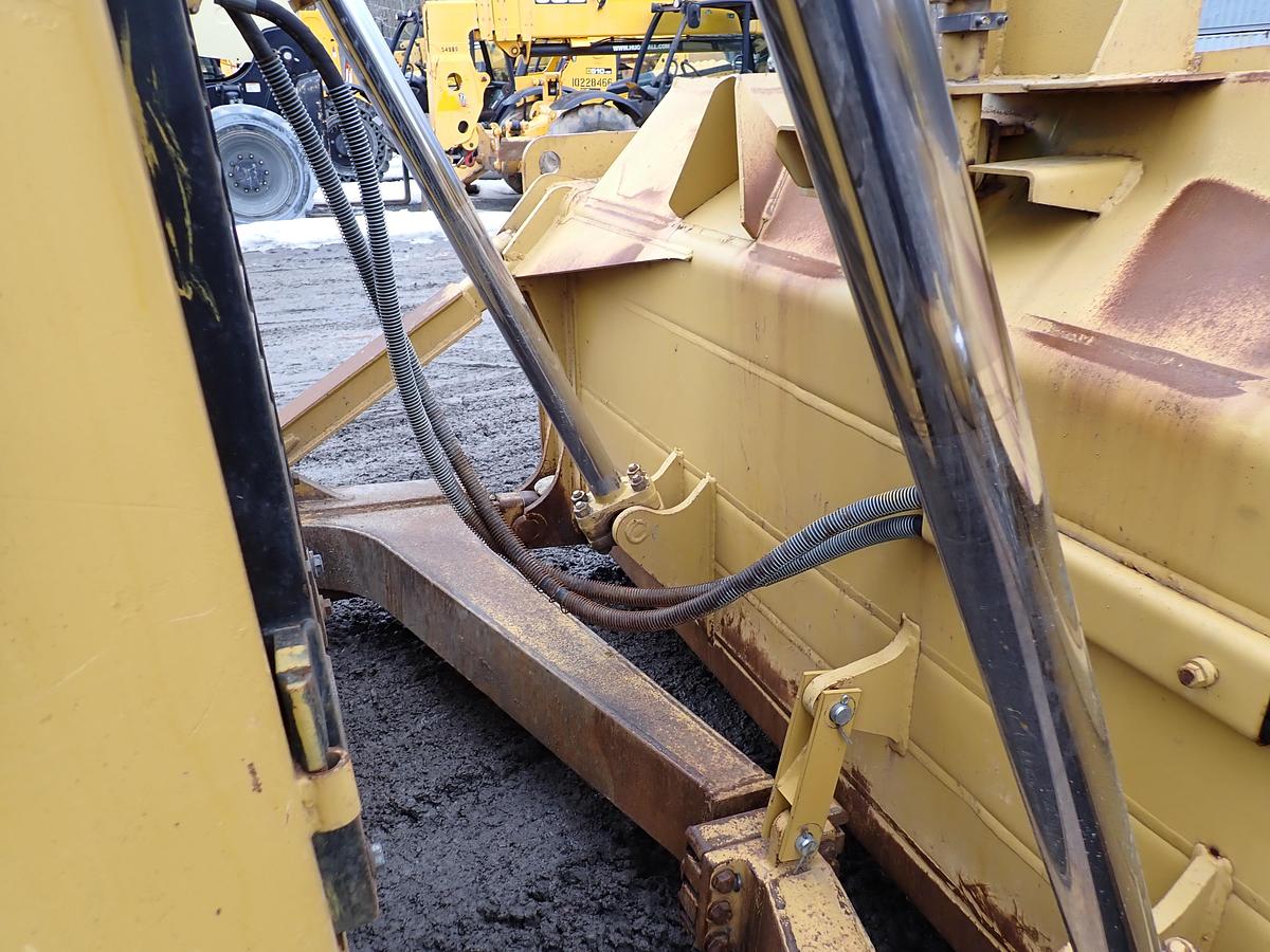 Used 2004 CAT D6R XL II