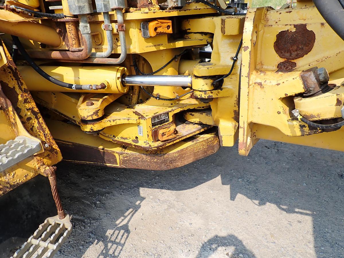 Used 2006 CAT 735
