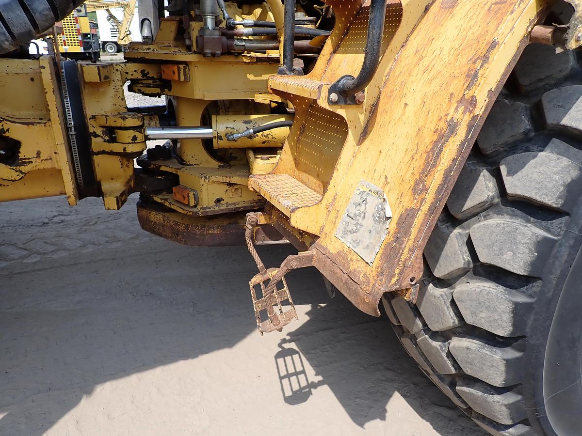 Used 2003 CAT 735