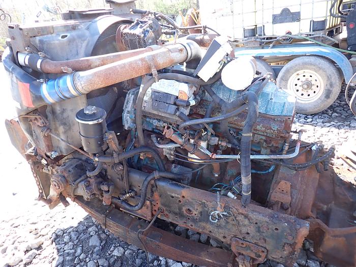 Used 1999 International DT530E Truck Engine 300 HP 