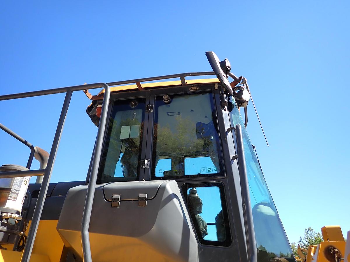 Used 2019 John Deere 744L Wheel Loader QUICK COUPLER!