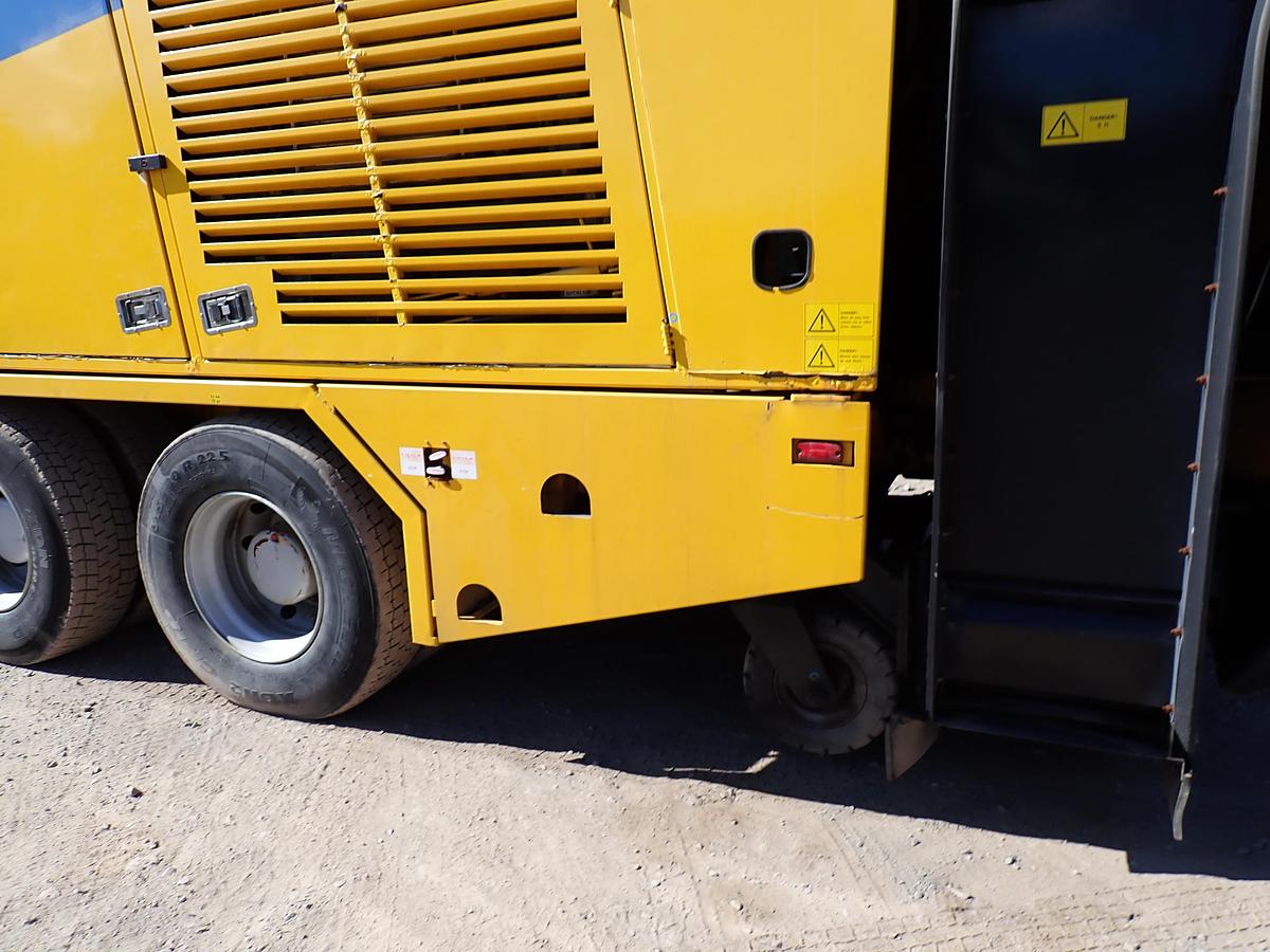 Used 2001 Vammas PSB 5500H Airport Runway Sweeper 