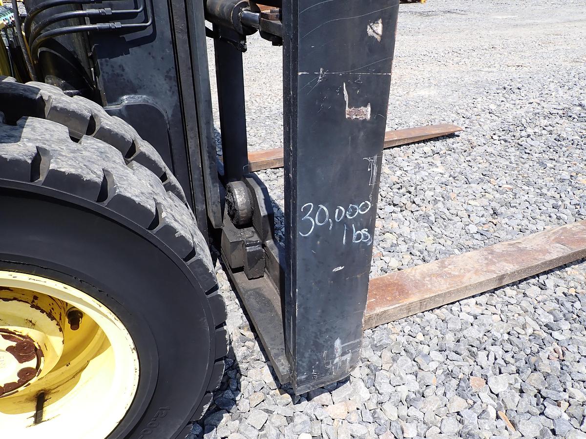 Used 2015 Hoist P300 30,000 Lb Forklift LOW HOURS!
