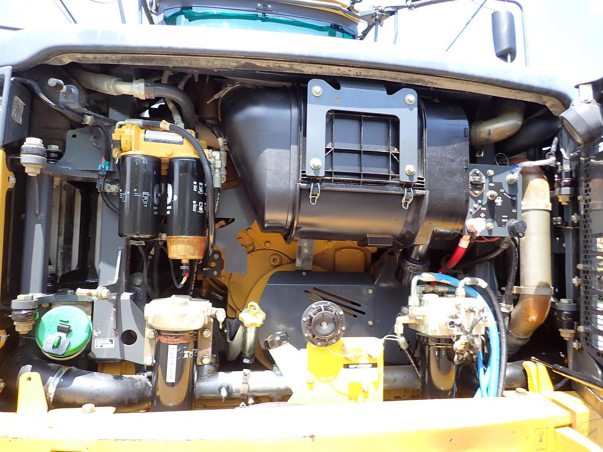 Used 2015 John Deere 460E Articulated Water Truck 9000 GALLON