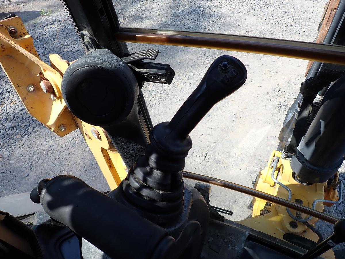 Used 2018 John Deere 410L Loader Backhoe LOADED! Q/C FORKS EXTENDAHOE