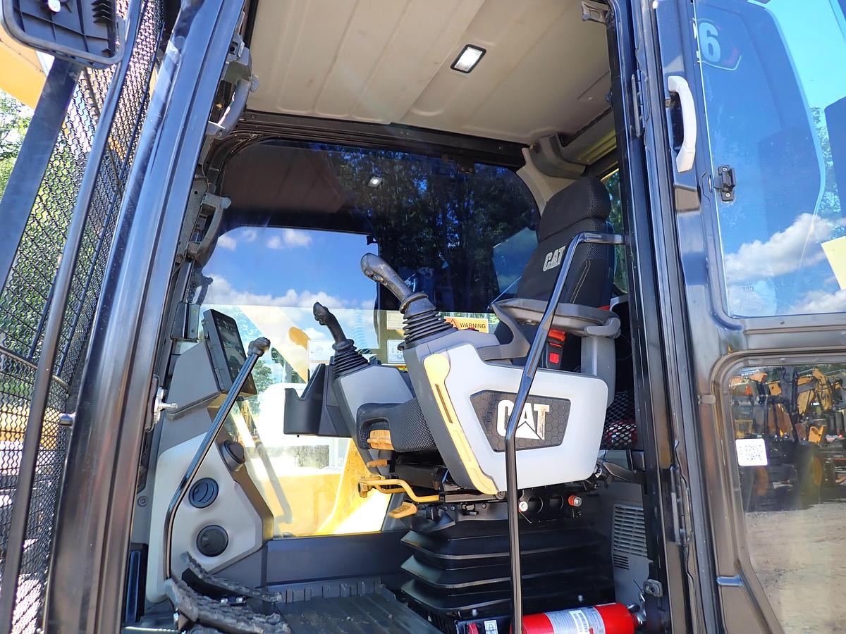 Used 2022 CAT 326