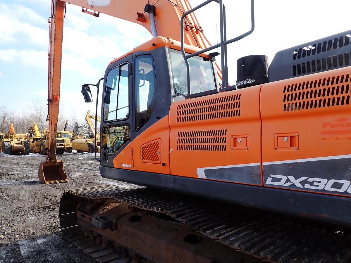 Used 2015 Doosan DX300 LC-5 Long Reach Excavator