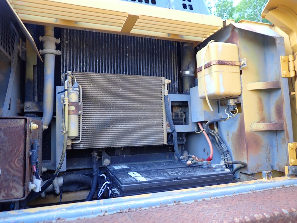 Used 2004 John Deere 330C LC Hydraulic Excavator
