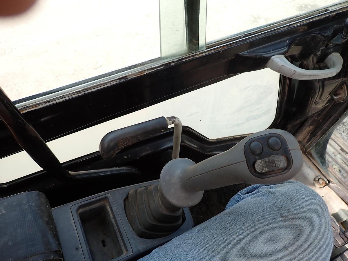 Used 2001 CAT 320CL Hydraulic Excavator