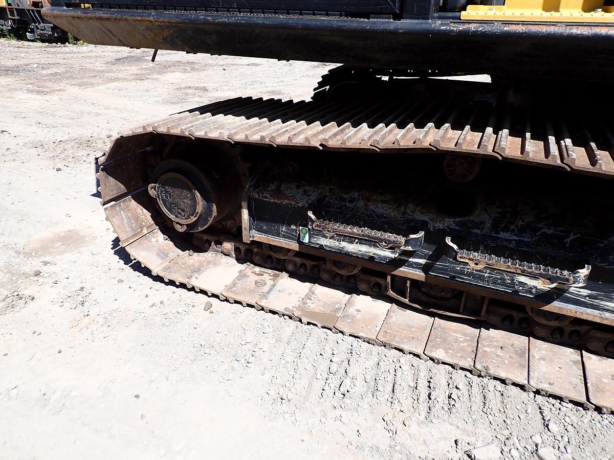 Used 2022 CAT 326