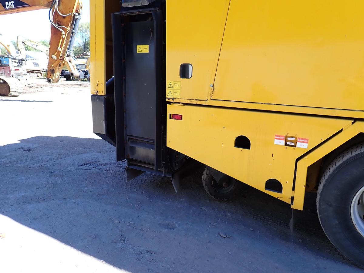 Used 2001 Vammas PSB 5500H Airport Runway Sweeper 