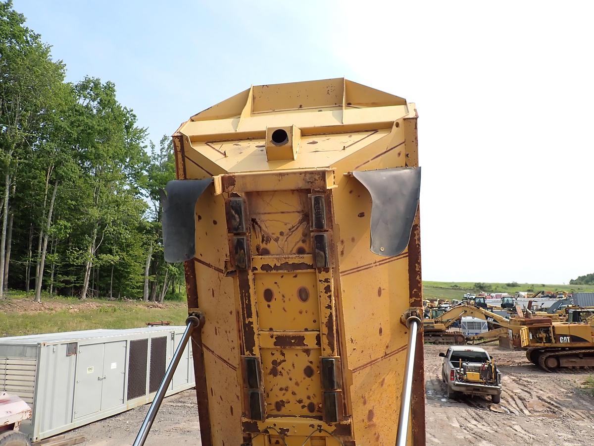 Used 2006 CAT 735