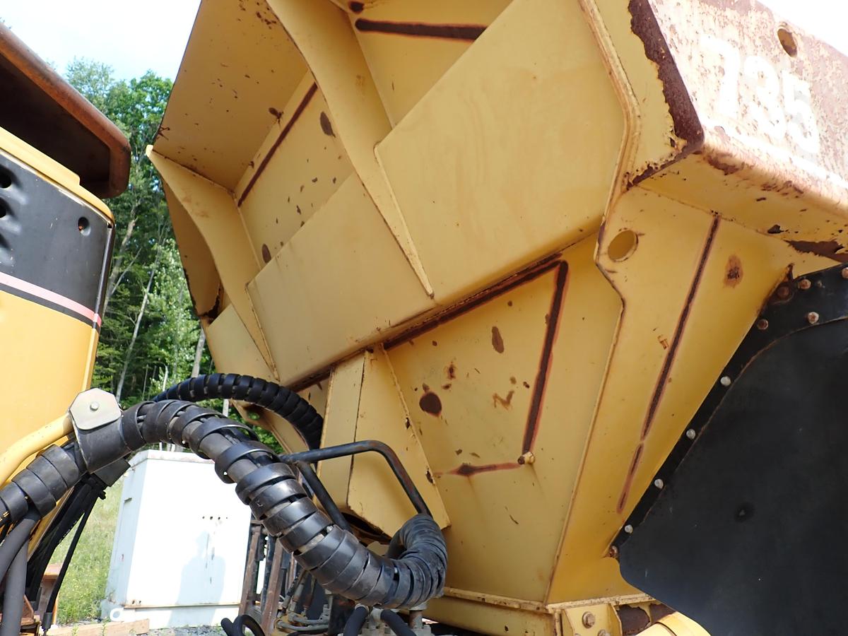 Used 2006 CAT 735