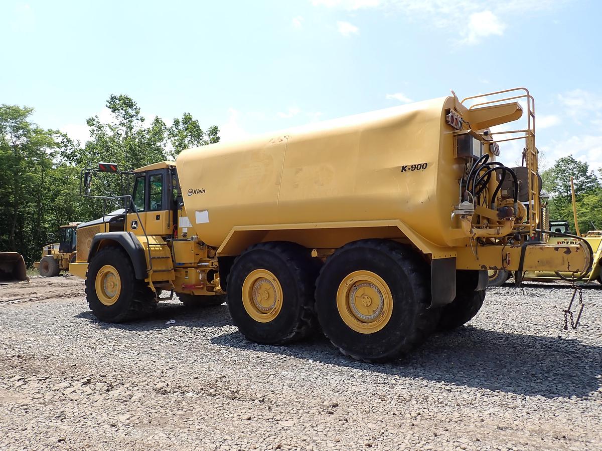 Used 2015 John Deere 460E Articulated Water Truck 9000 GALLON