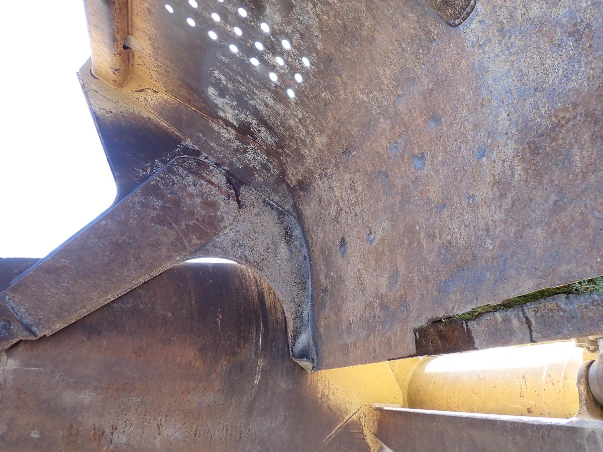 Used 2004 CAT 621G Motor Scraper