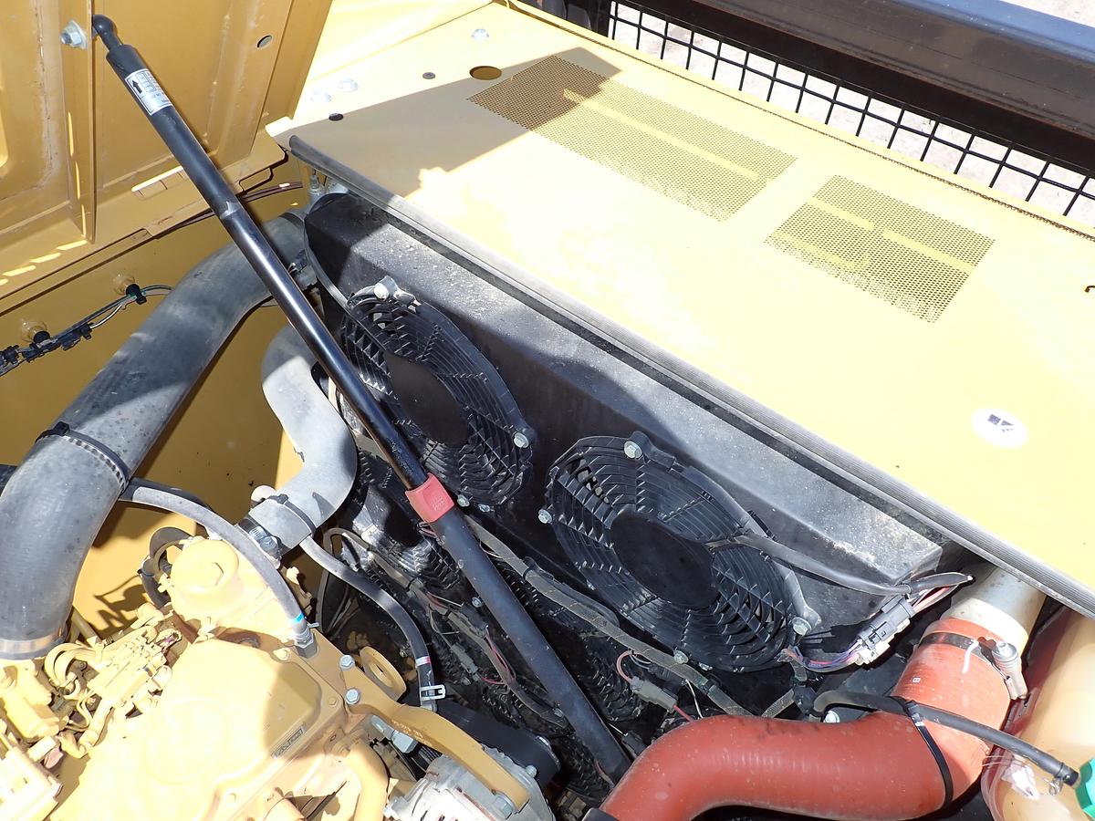 Used 2022 CAT 326