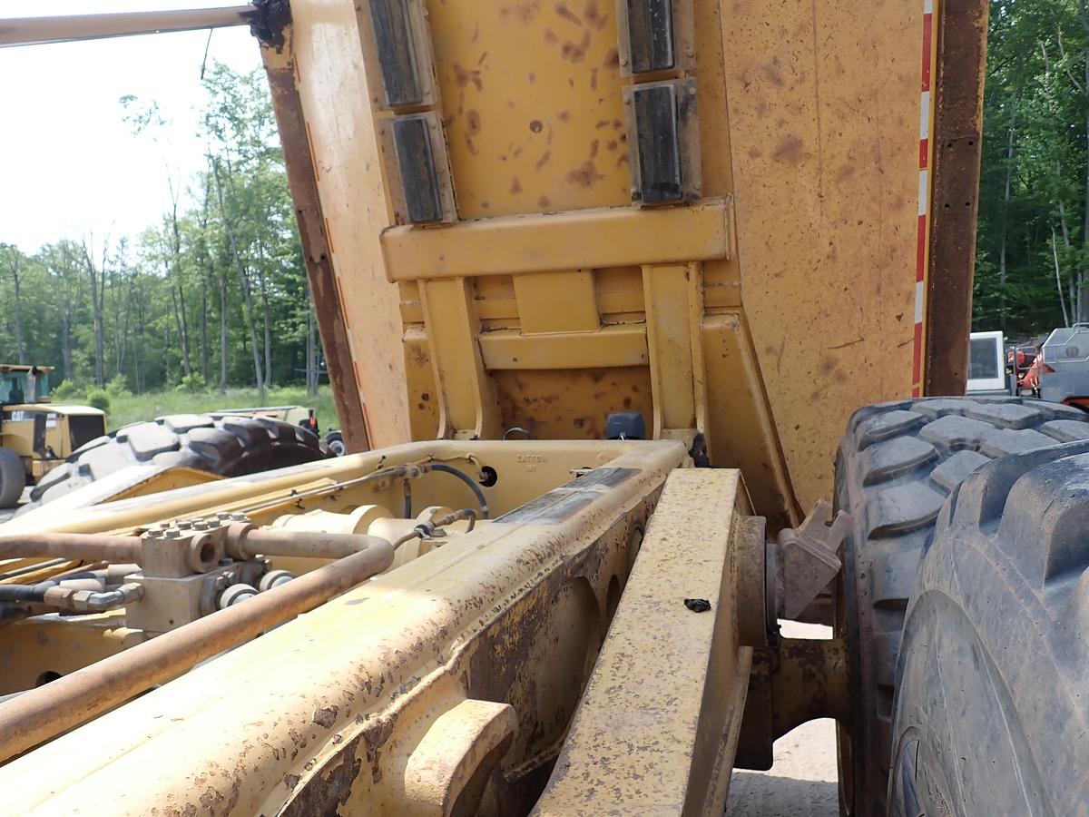 Used 2003 CAT 735