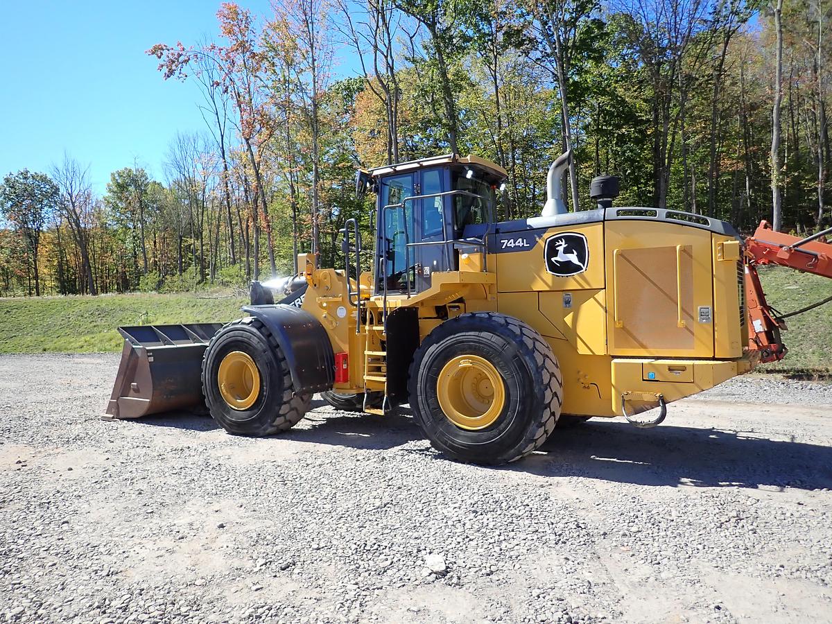Used 2019 John Deere 744L Wheel Loader QUICK COUPLER!