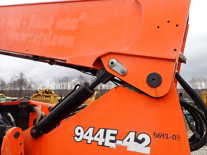 Used 2009 Lull 944E-42