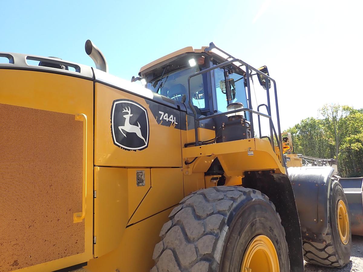 Used 2019 John Deere 744L Wheel Loader QUICK COUPLER!