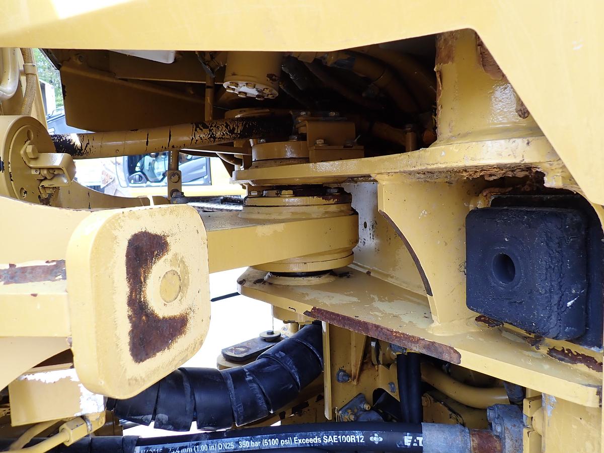 Used 2010 CAT 938H