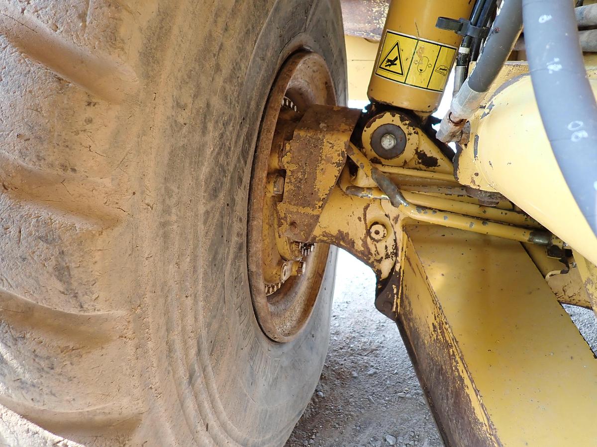 Used 2006 CAT 735