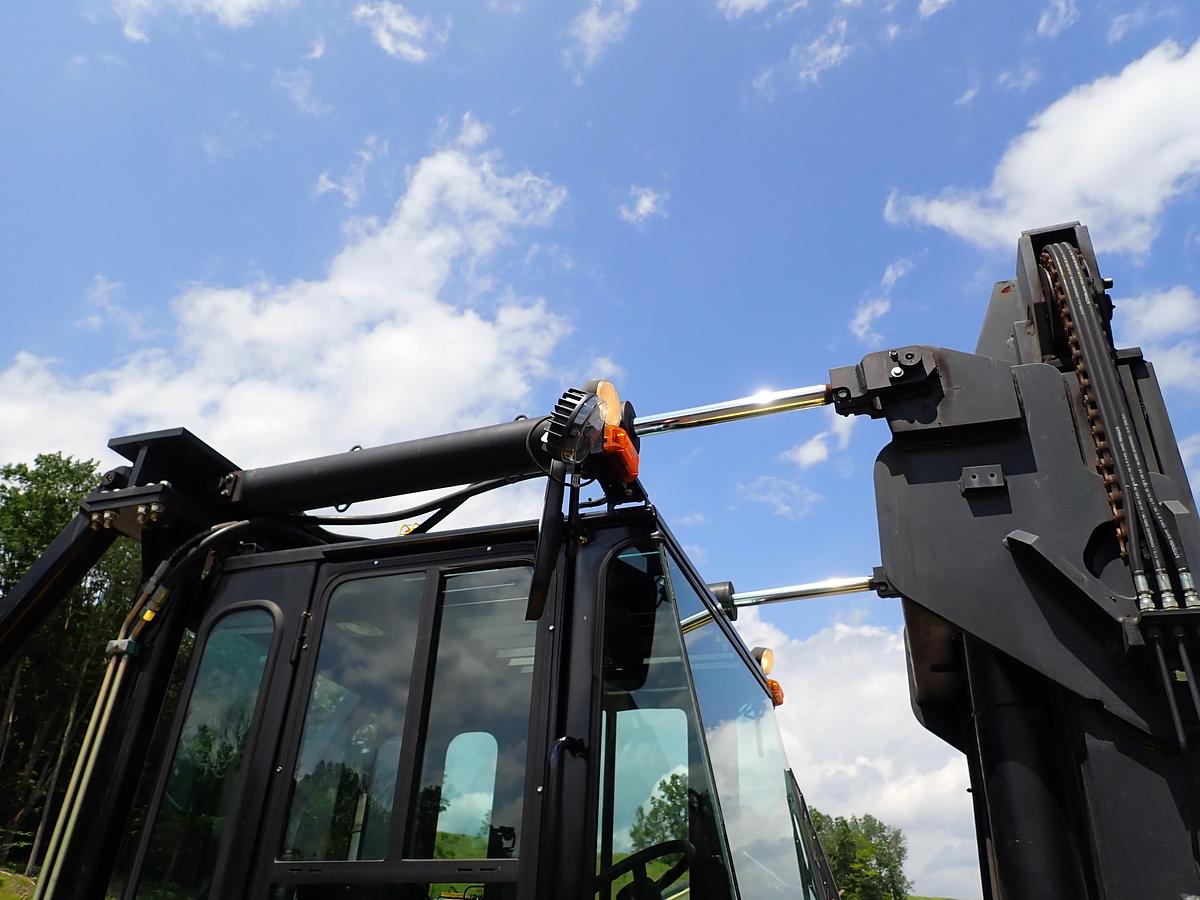 Used 2015 Hoist P300 30,000 Lb Forklift LOW HOURS!