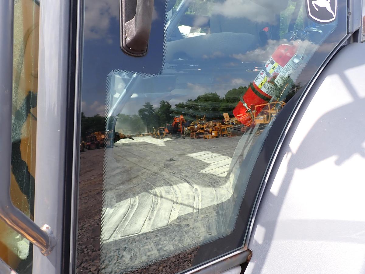 Used 2018 John Deere 410L Loader Backhoe LOADED! Q/C FORKS EXTENDAHOE