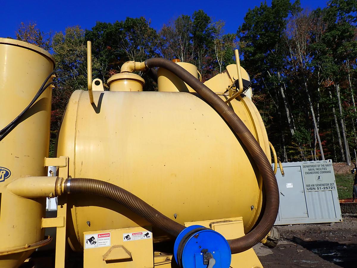 Used 2002 Vector 09007 Vacuum Excavator HI-RAIL GEAR!