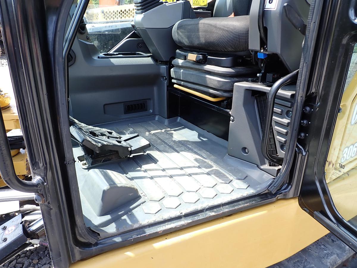 Used 2020 CAT 306 CR Hydraulic Excavator THUMB 1500 HOURS