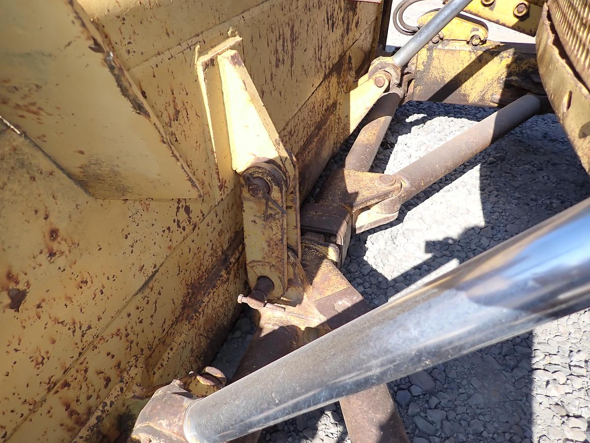 Used 1971 CAT D8H Crawler Dozer w/ RIPPER!