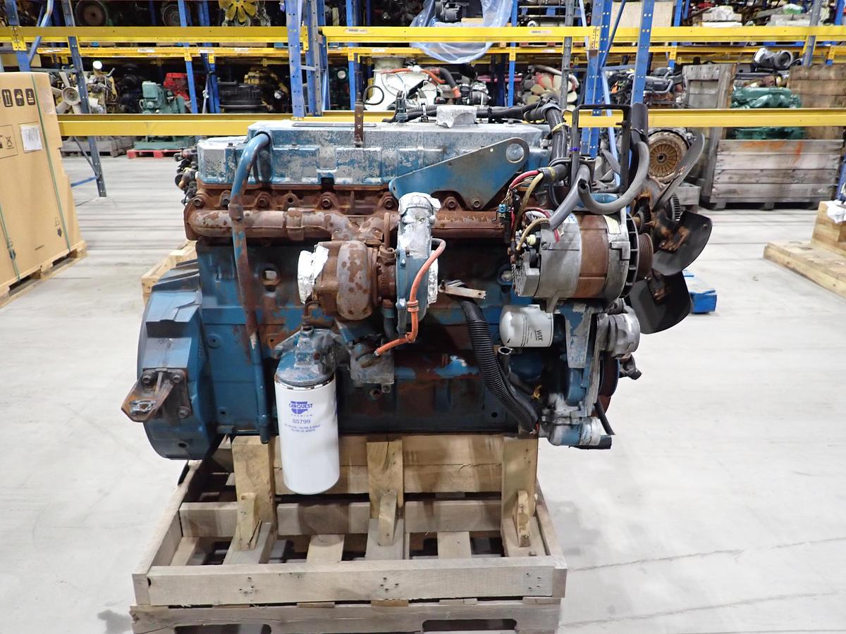 Used 2000 International DT466E HT