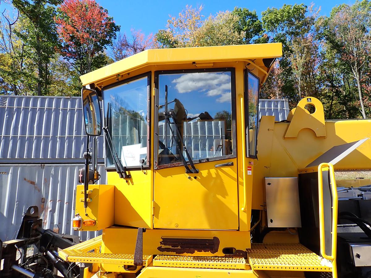 Used 2001 Vammas PSB 5500H Airport Runway Sweeper 