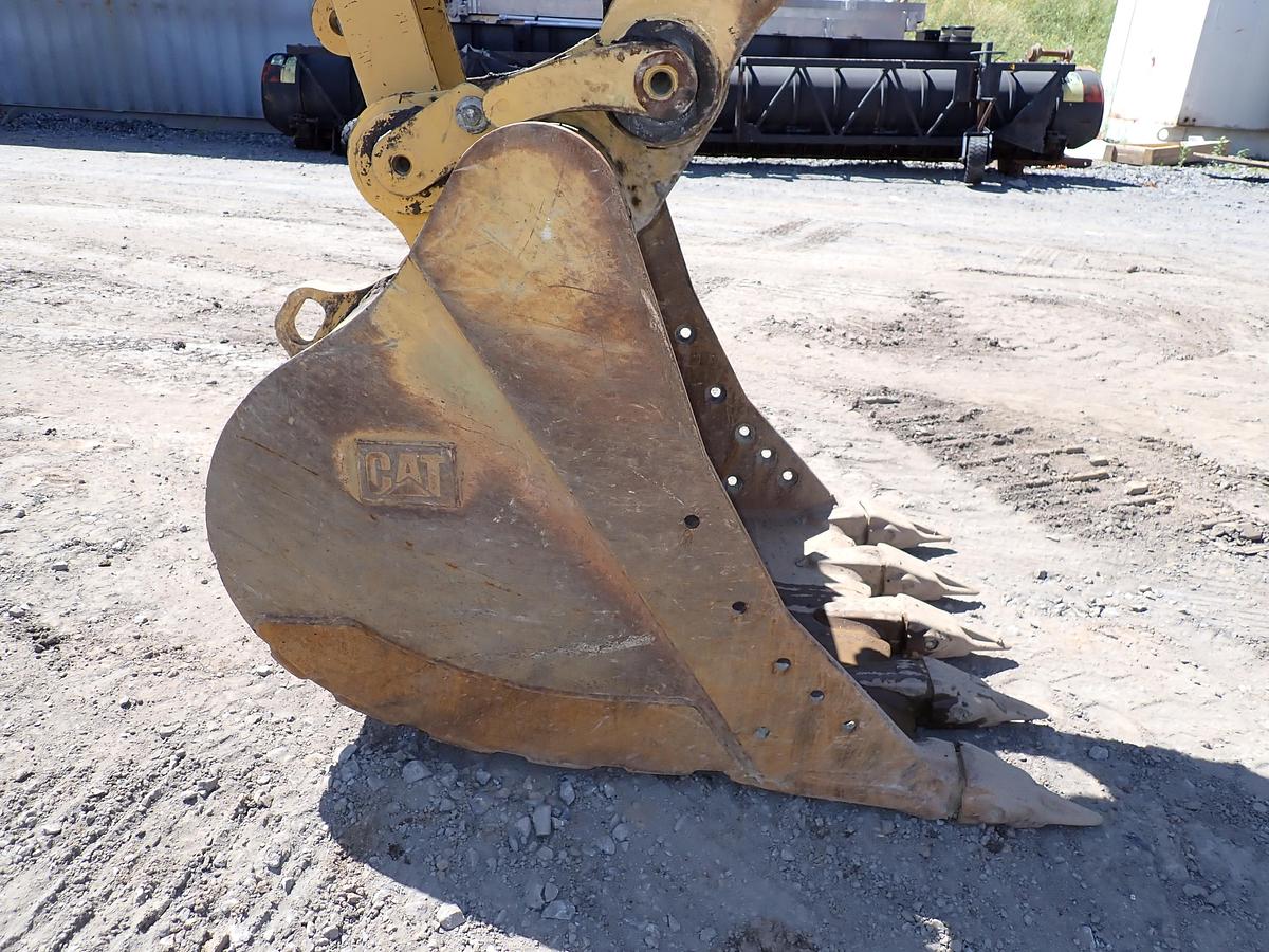 Used 2022 CAT 326