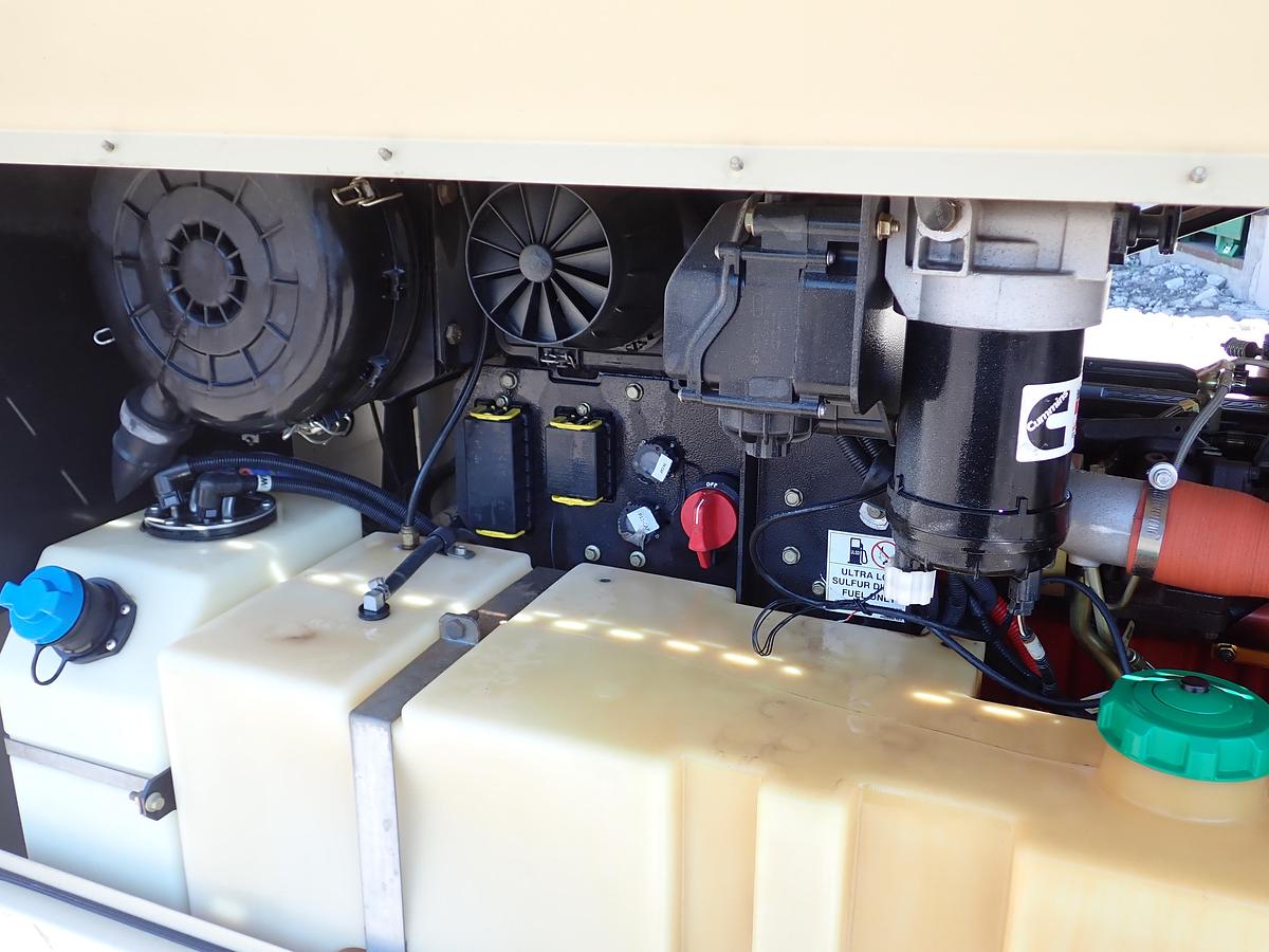 Used 2022 Doosan P425/HP375 Air Compressor 1528 HOURS