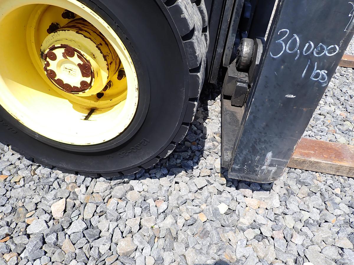 Used 2015 Hoist P300 30,000 Lb Forklift LOW HOURS!