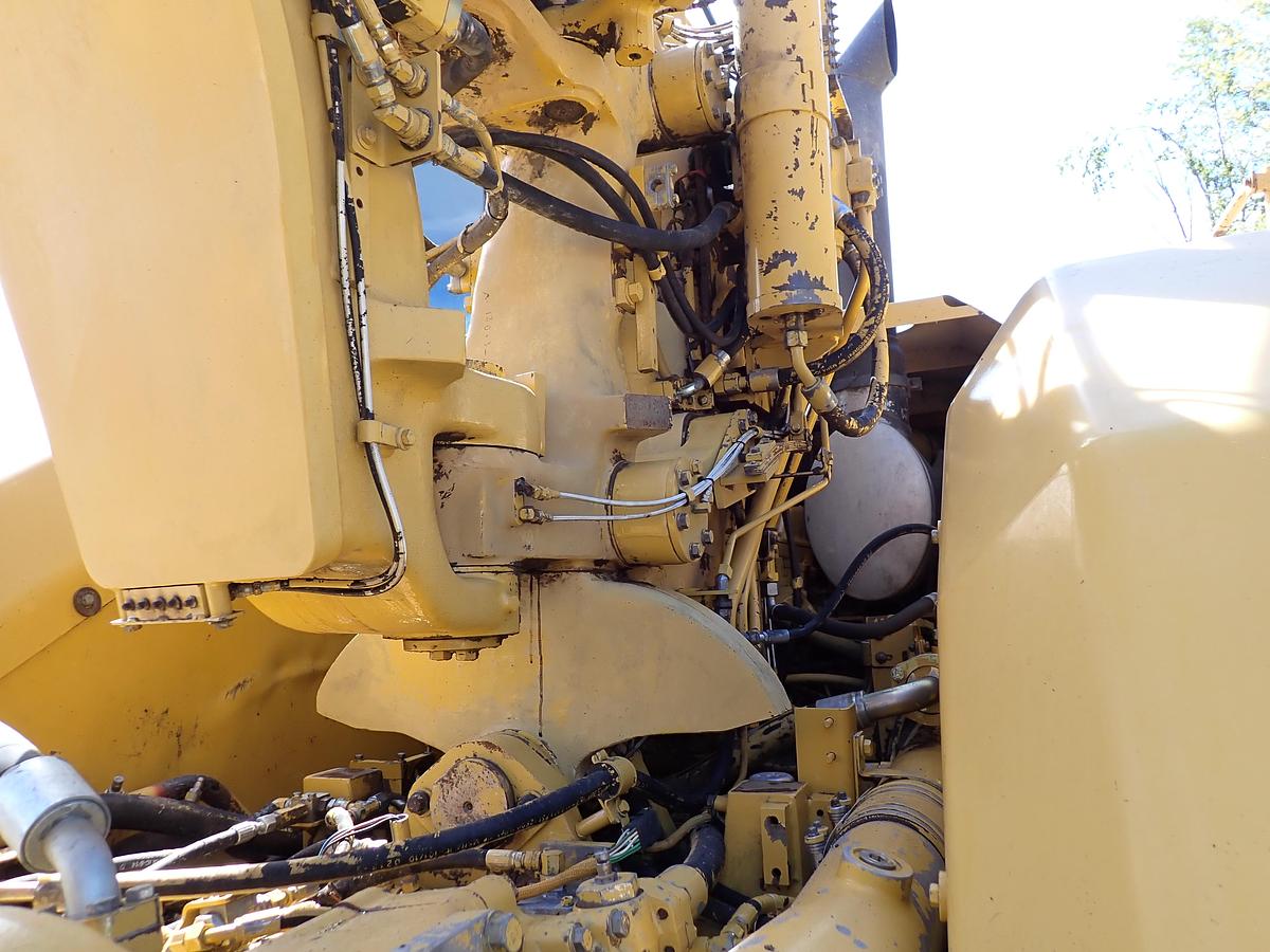 Used 2004 CAT 621G Motor Scraper