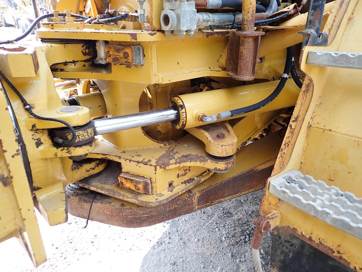 Used 2006 CAT 735